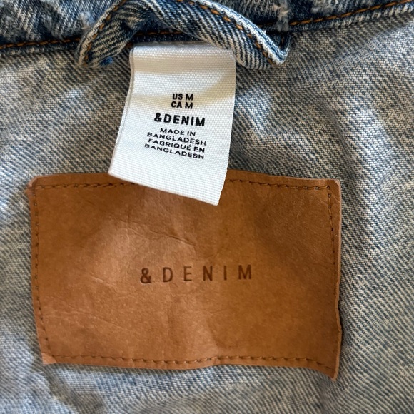 H&M Classic Denim Trucker Jacket in Medium Wash, Size Medium - Picture 5 of 11